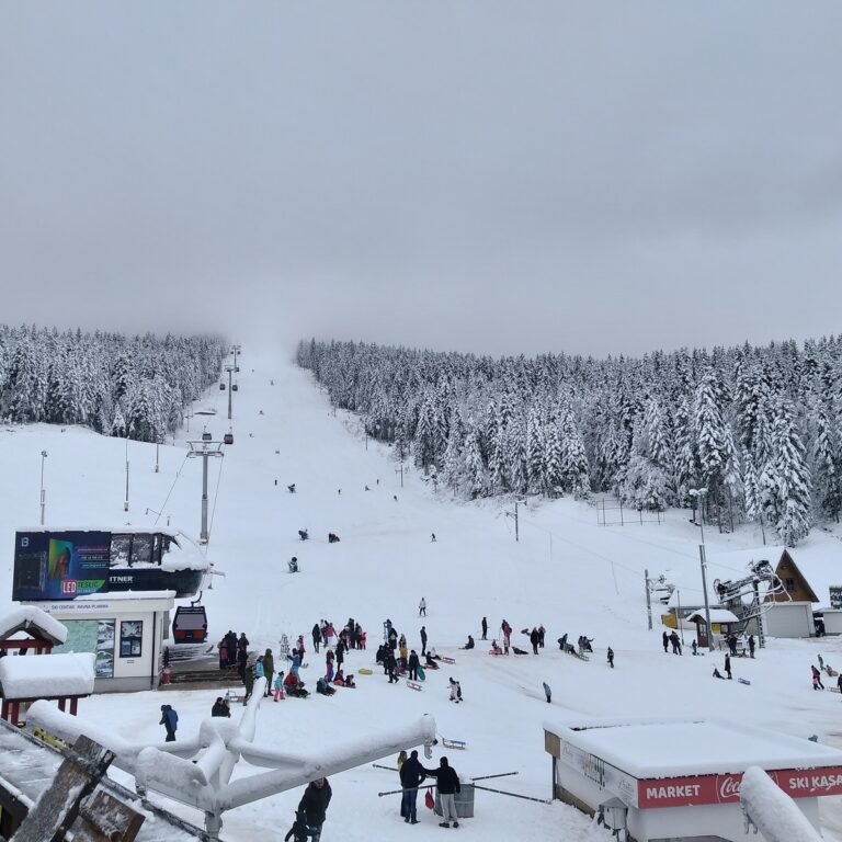 Prvi skijaši i na Ravnoj Planini: Noćno skijanje najavljeno za nekoliko dana