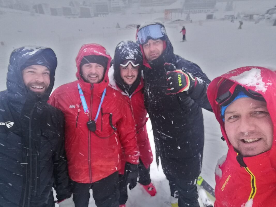 9A1FE065-98DD-4B13-A463-8C983C030F42