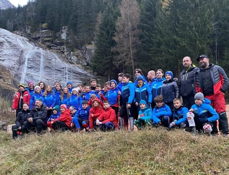 Mladi skijaši na glečerima: Spoj treninga, škole i ljubavi prema snijegu